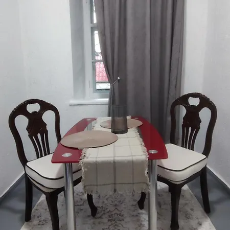 в центре недалеко от пляжа отрада Apartment